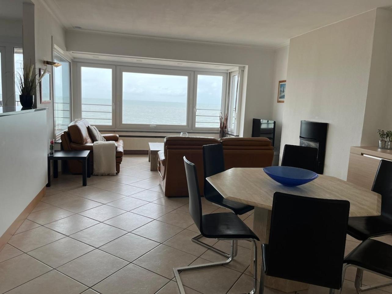 Bright Apartment With Sea View Oostende Exteriör bild