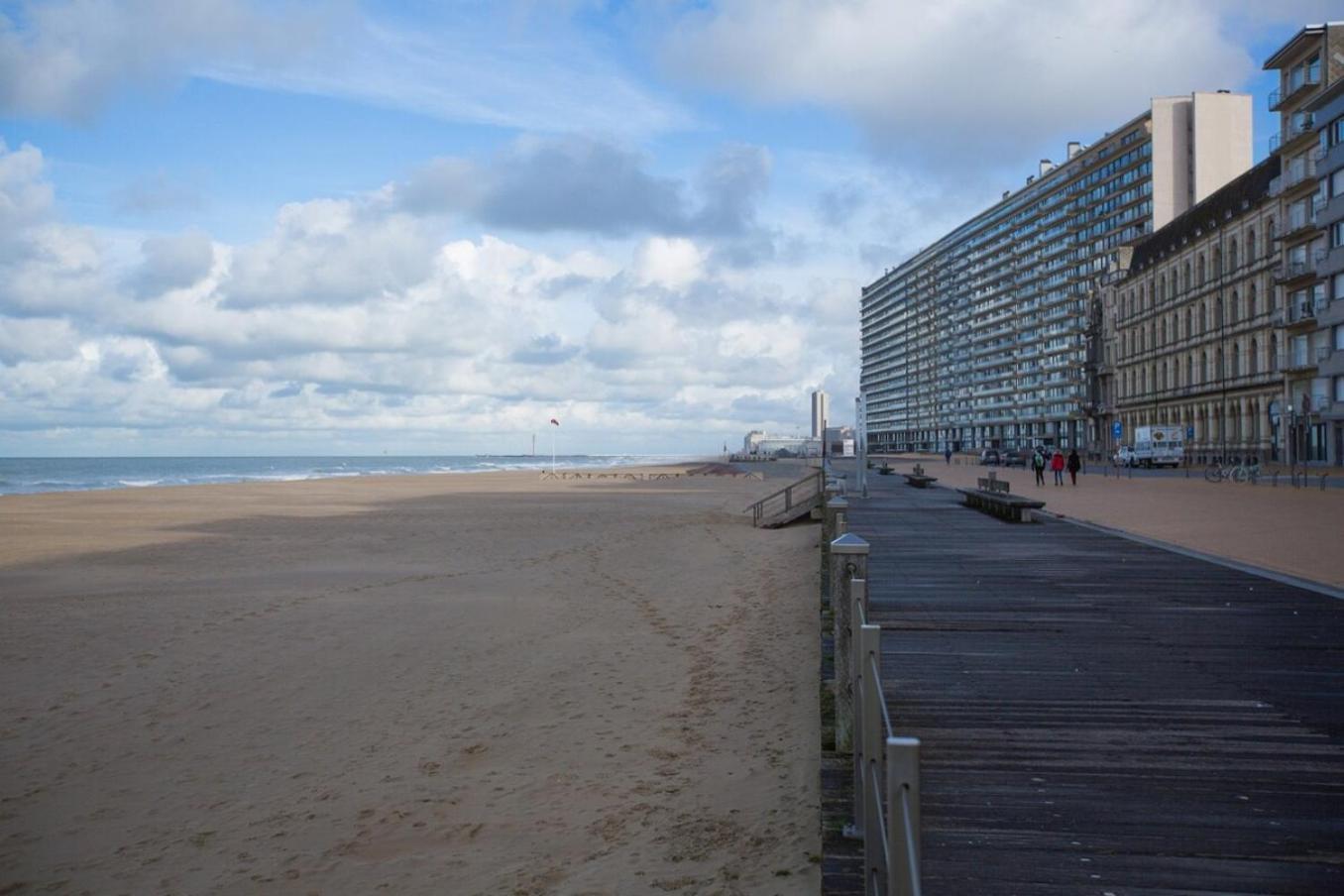 Bright Apartment With Sea View Oostende Exteriör bild