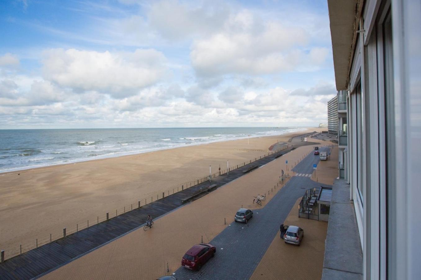 Bright Apartment With Sea View Oostende Exteriör bild